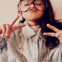 超级萌的戴眼镜可爱萌娃头像图片