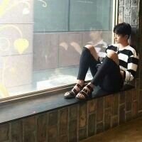 颓废男生微信头像 谁埋葬了谁的浮华