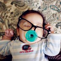 超级萌的戴眼镜可爱萌娃头像图片