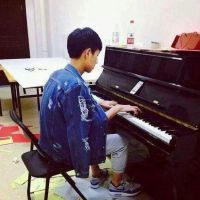 颓废男生微信头像 谁埋葬了谁的浮华