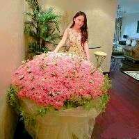 女生微信抱花头像 女生抱着花束