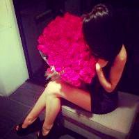 女生微信抱花头像 女生抱着花束