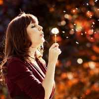 女生吹蒲公英头像图片