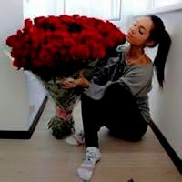 女生微信抱花头像 女生抱着花束