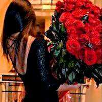 女生微信抱花头像 女生抱着花束