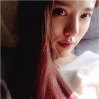 表情有够拽要笑不笑摆个高姿态