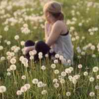 女生吹蒲公英头像图片