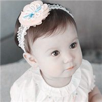 大眼睛的俏皮可爱女宝宝头像