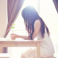 会心微笑唯美女生头像