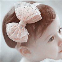 大眼睛的俏皮可爱女宝宝头像