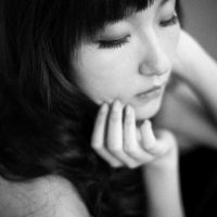 黑白女生头像伤感