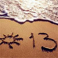 沙滩上的手写心形和LOVE图片头像