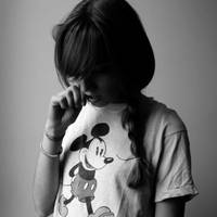 黑白女生头像伤感