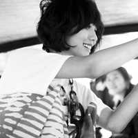 黑白女生头像伤感