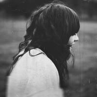 黑白女生头像伤感