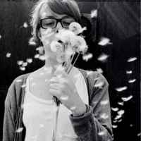 女生吹蒲公英头像图片