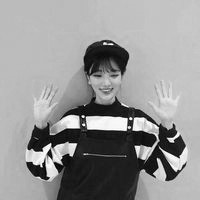 黑白个性女生头像 止不住的爱念旧