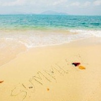 沙滩上的手写心形和LOVE图片头像