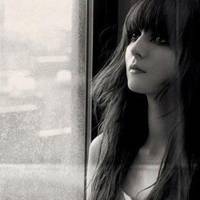 黑白女生头像伤感