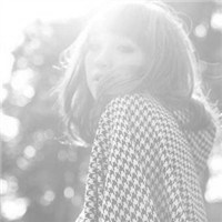 微信黑白女生颓废头像