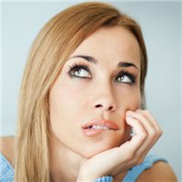 咬嘴唇头像图片大全