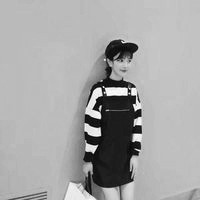 黑白个性女生头像 止不住的爱念旧