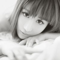 黑白女生头像伤感