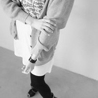 微信黑白女生颓废头像