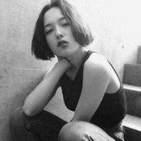 黑白个性女生头像 止不住的爱念旧