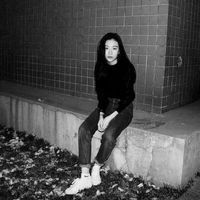 黑白个性女生头像 止不住的爱念旧