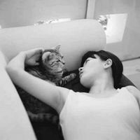 黑白个性女生头像 止不住的爱念旧