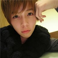 沙滩上的手写心形和LOVE图片头像