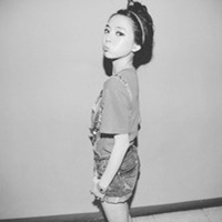 微信黑白女生颓废头像