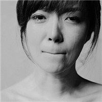 咬嘴唇头像图片大全