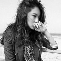 微信黑白女生颓废头像