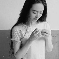 黑白个性女生头像 止不住的爱念旧