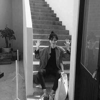 黑白个性女生头像 止不住的爱念旧