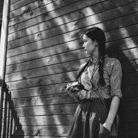 黑白个性女生头像 止不住的爱念旧