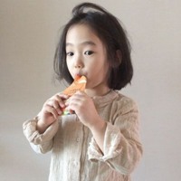 微信可爱小女孩头像 可爱小女孩目光如水清新可人