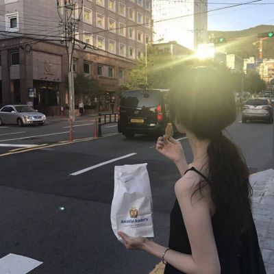 唯美意境头像背影女_高清唯美意境女生背影