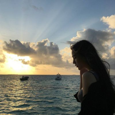 唯美意境头像背影女_高清唯美意境女生背影