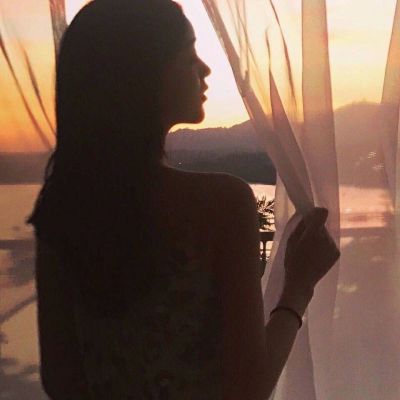 唯美意境头像背影女_高清唯美意境女生背影