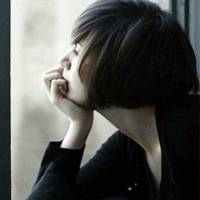 唯美短发女生头像_短发的女孩