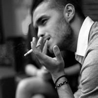 伤心难过抽烟男头像