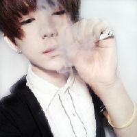 伤心难过抽烟男头像