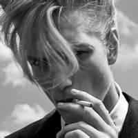 伤心难过抽烟男头像