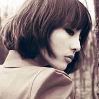 唯美短发女生头像_短发的女孩