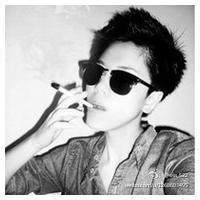 伤心难过抽烟男头像