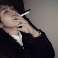 伤心难过抽烟男头像