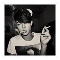 伤心难过抽烟男头像